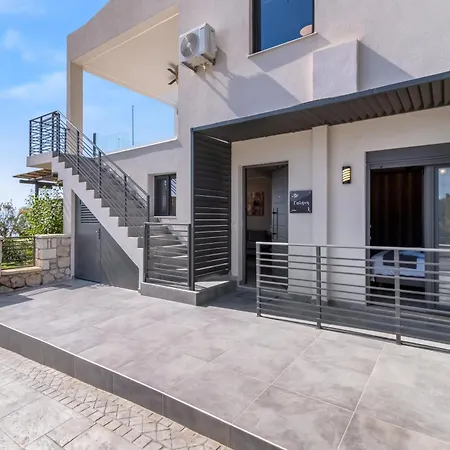 Ionian Hospitality & דירה