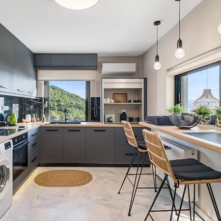 Ionian Hospitality & דירה