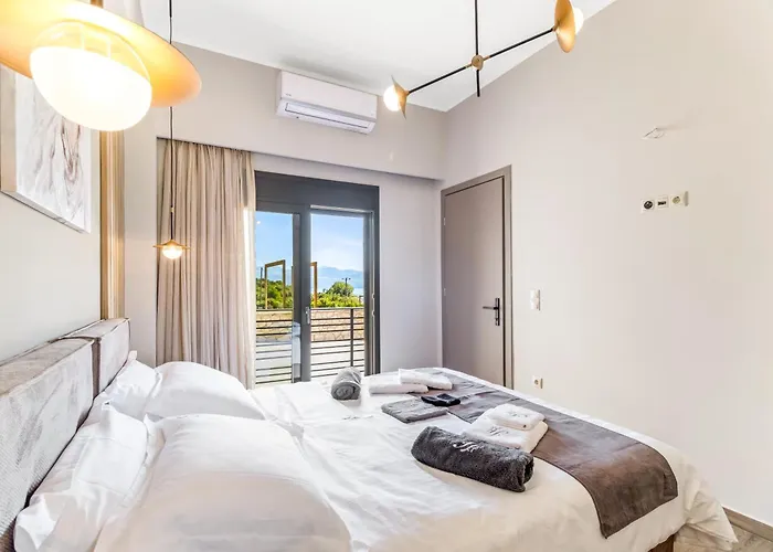 Ionian Hospitality & דירה