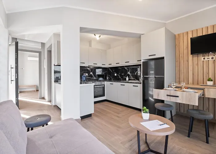 Ionian Hospitality & דירה