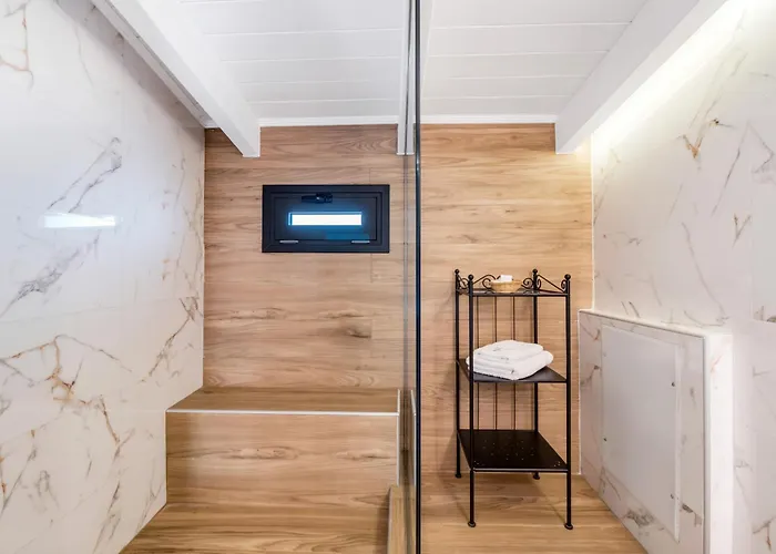 Ionian Hospitality & דירה